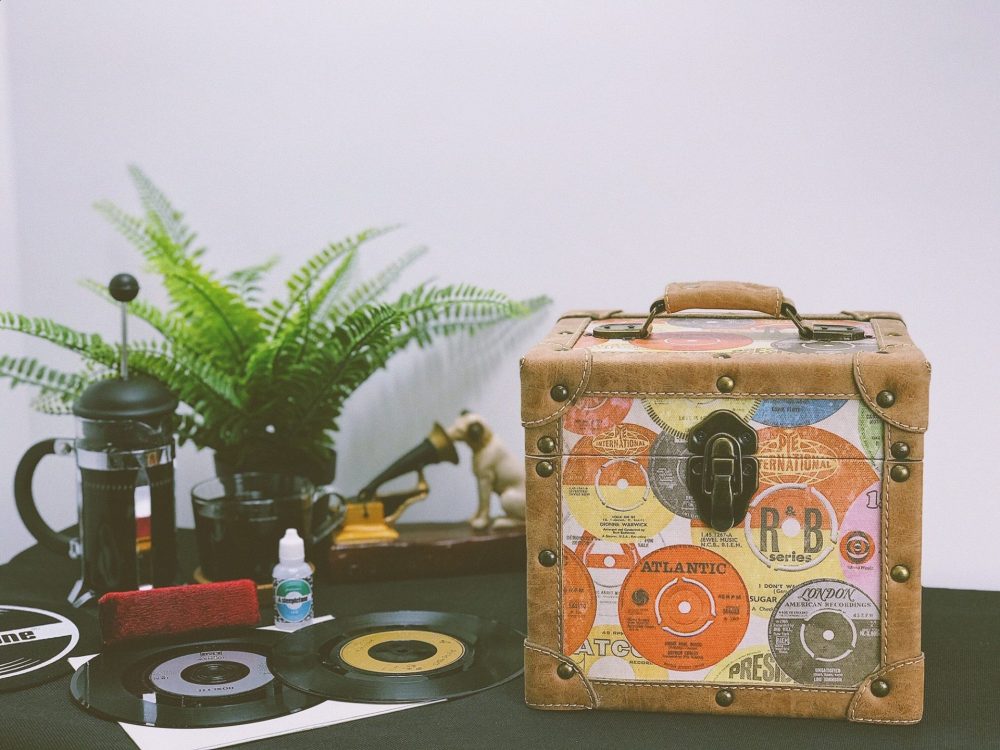 Steepletone SRB07SGL 7 Inch Vinyl Singles Retro Style Storage Carry Case