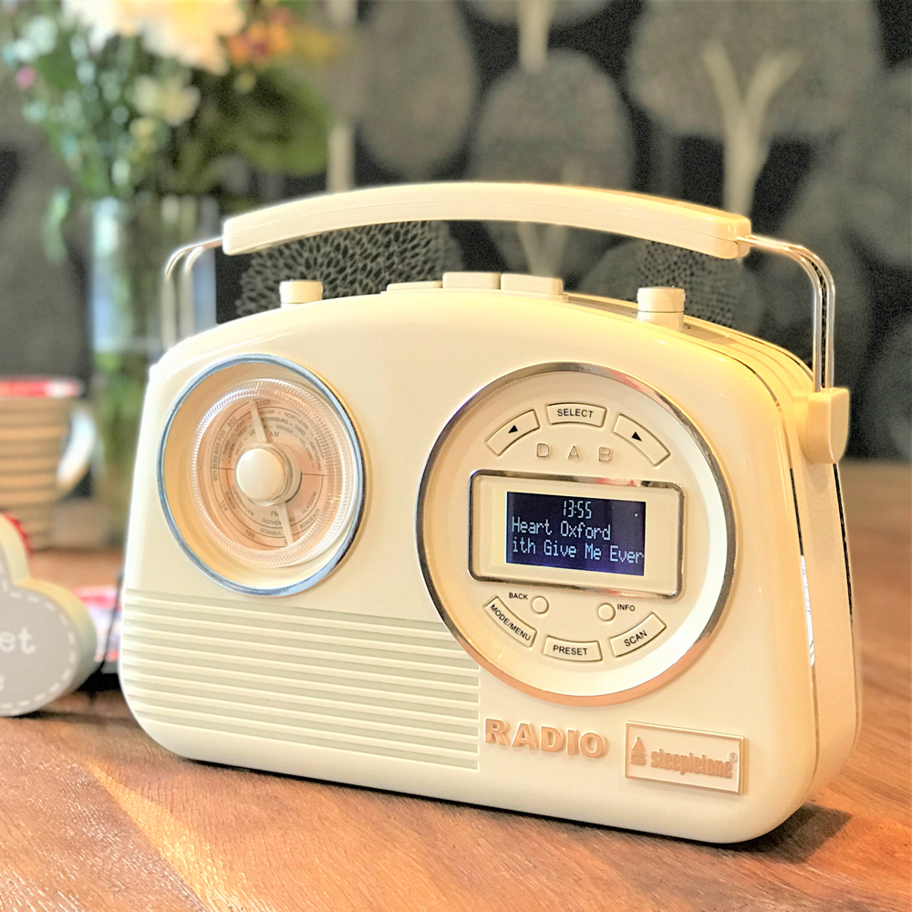 Steepletone Devon Retro Style 2-band Portable DAB Radio with AUX-IN
