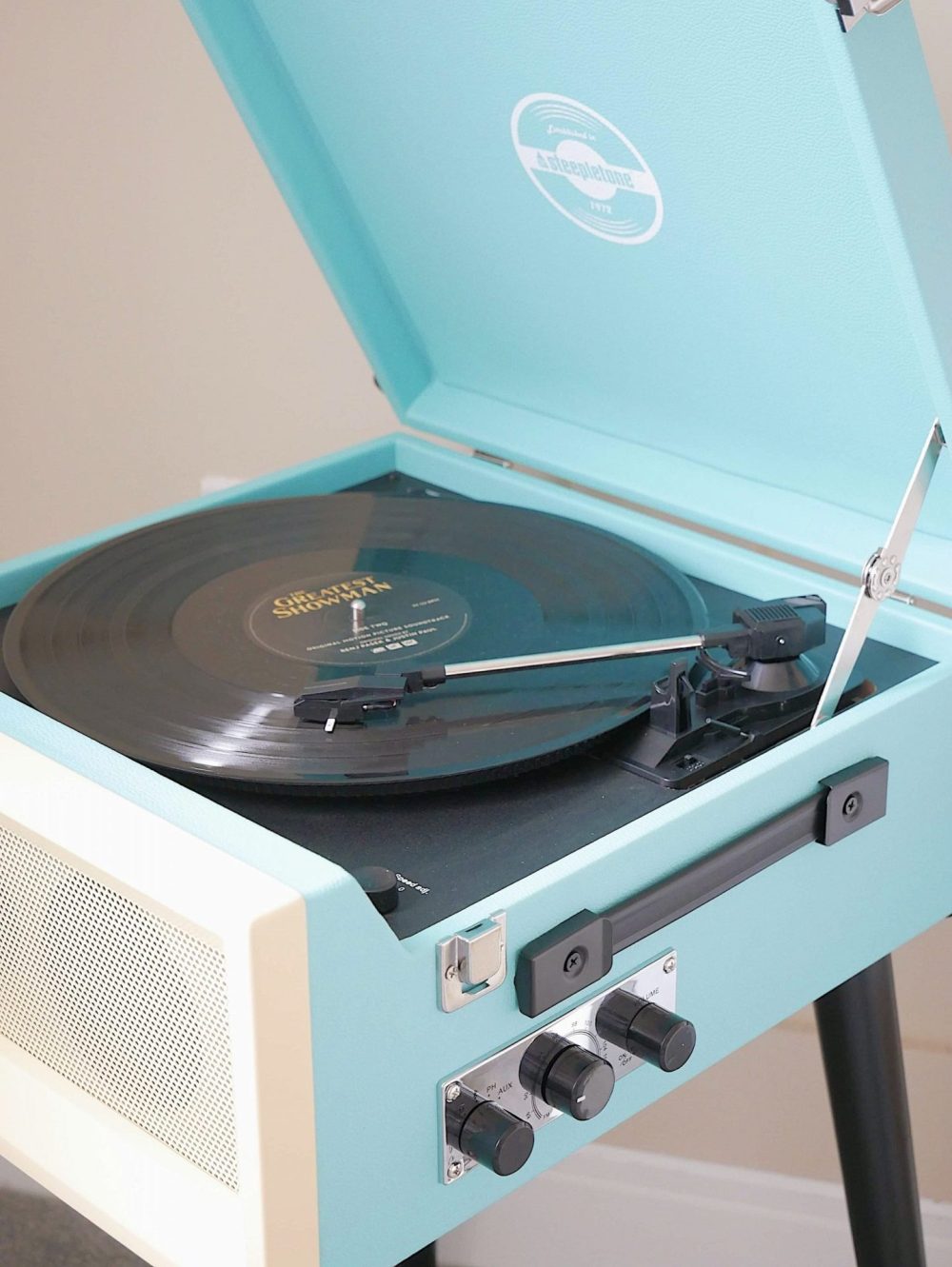 Steepletone SRP1R–XP Record Player 3–Speed 1970’s Style on Legs with Bluetooth Playback (Blue & Cream)